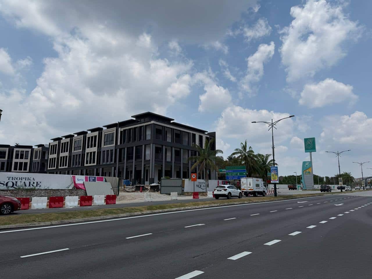 Taman Setia Tropika new shop FOR RENT
(2830)

-Tro… 2