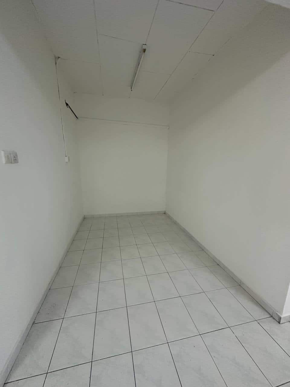 Tun Aminah facing main road 1st Floor Shop for ren… 5