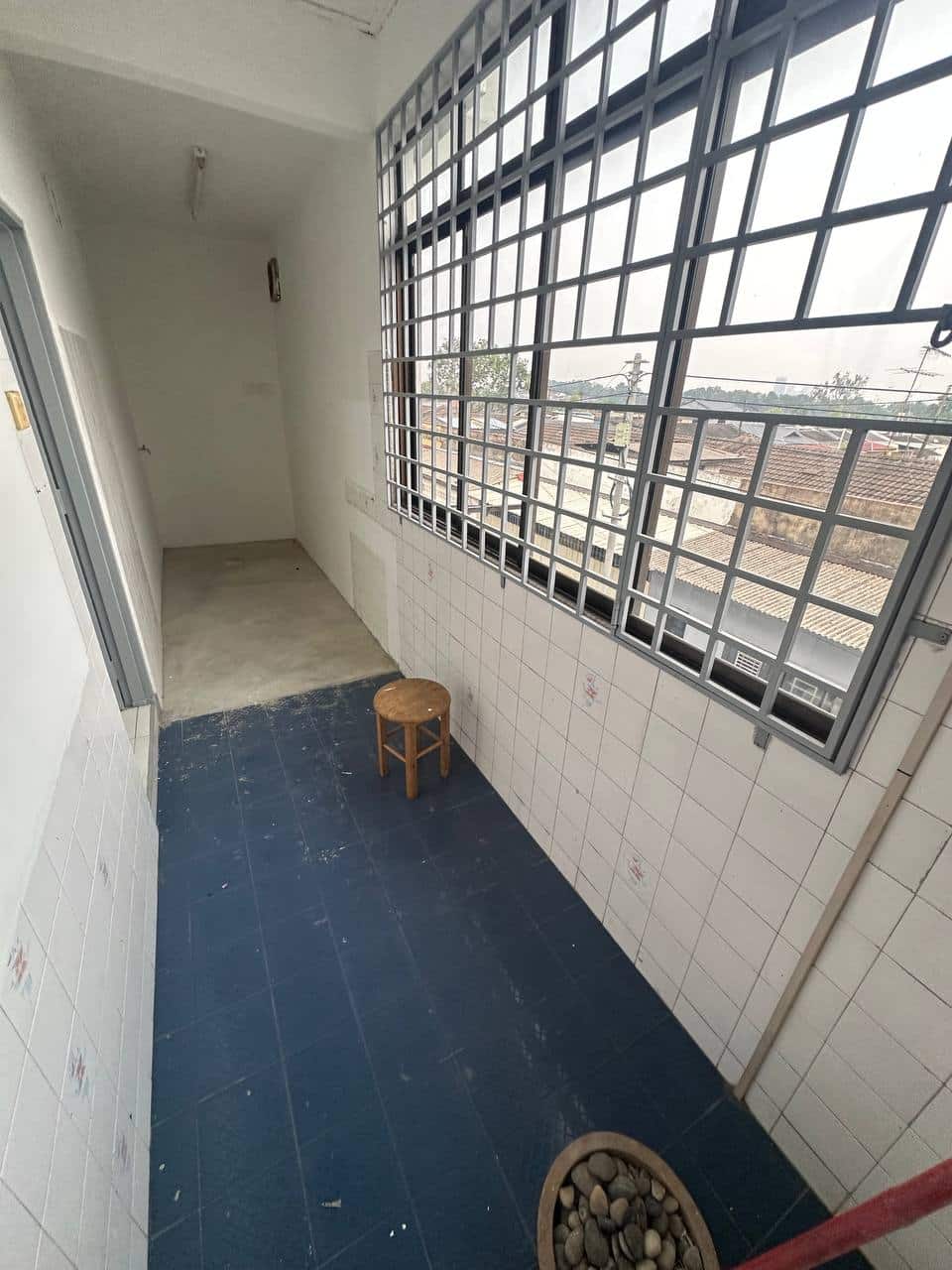 Tun Aminah facing main road 1st Floor Shop for ren… 7