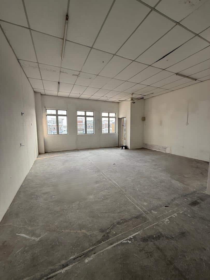 For RENT 
Taman Nusa Sentral 3stry shop
📍Jalan Sen… 10