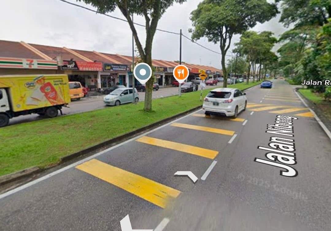 For Rent - 🅰🅰🅰 Stock 🏢

Prime Hot Location 📍
Facin… 4