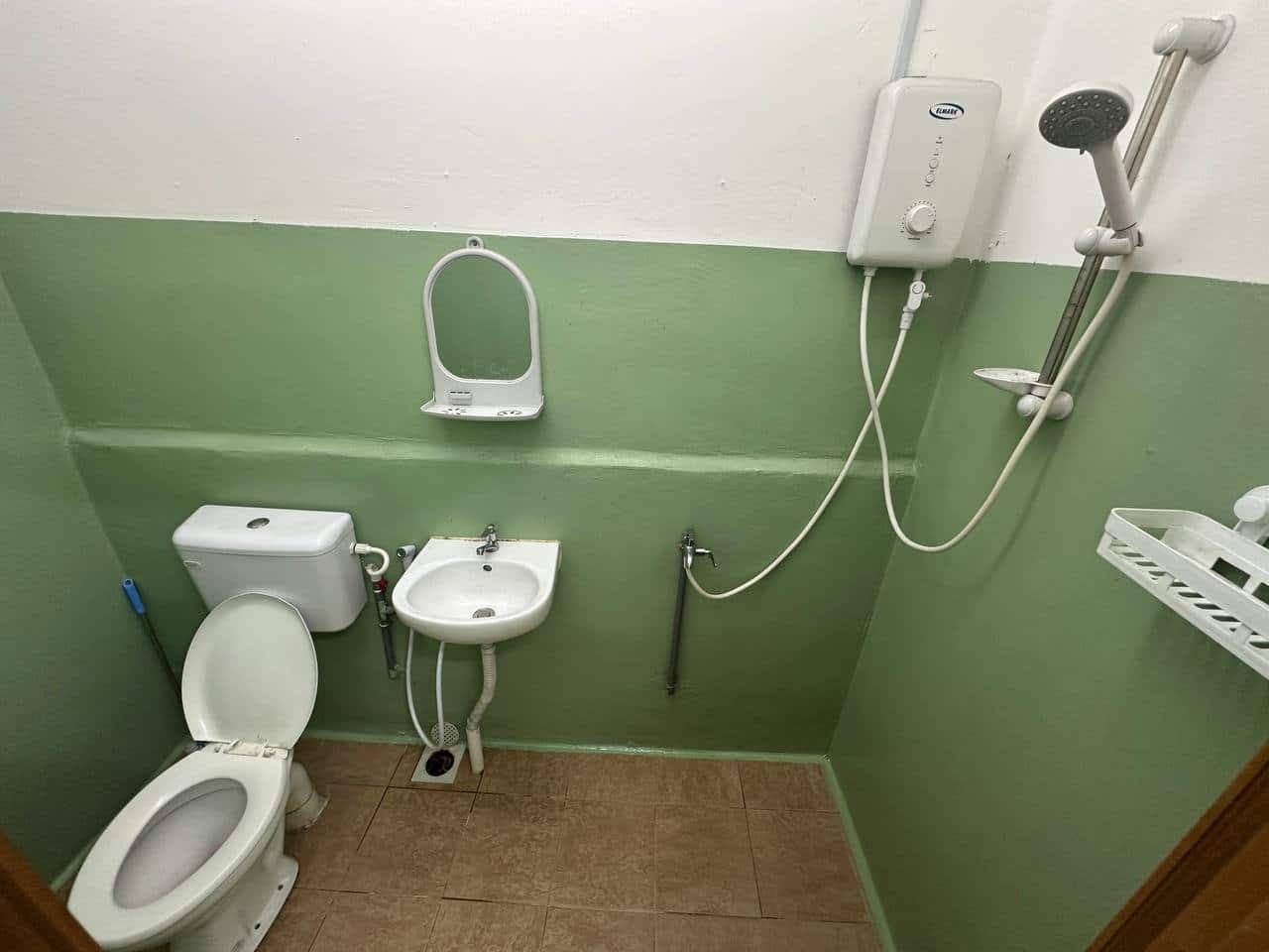 Serene Park shop for rent🔥🔥🔥
坡地走路就到Custom的店屋出租🔥🔥

… 5