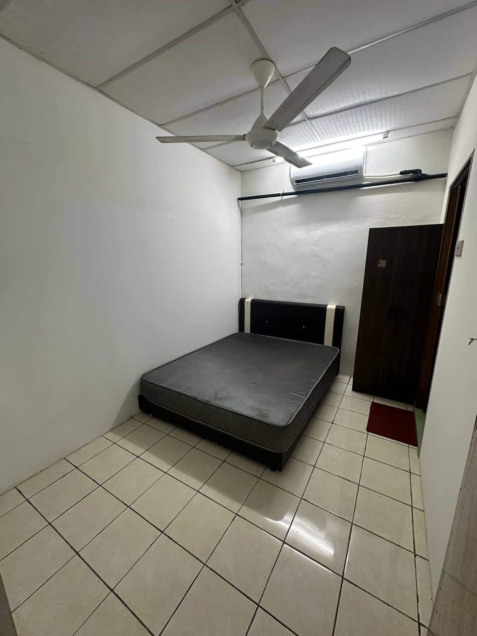 Serene Park shop for rent🔥🔥🔥
坡地走路就到Custom的店屋出租🔥🔥

… 6