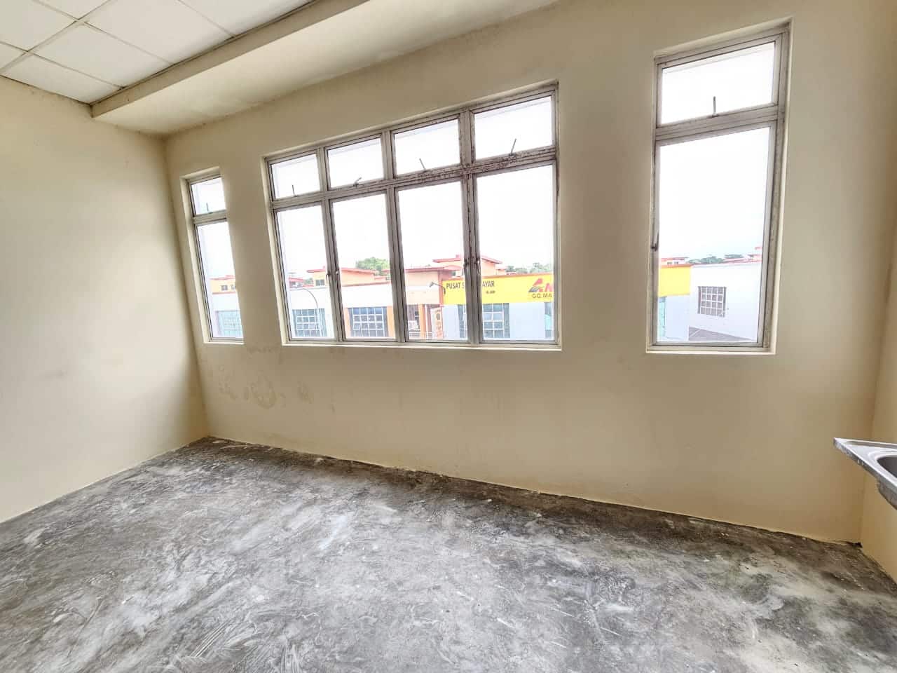 Shoplot Taman Daya 7