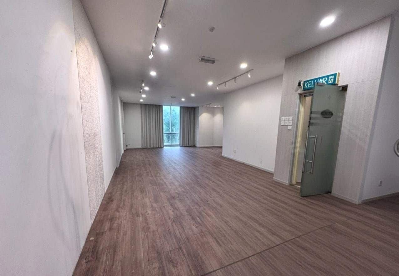 3-Storey Commercial Shoplot Taman Mount Austin 3
