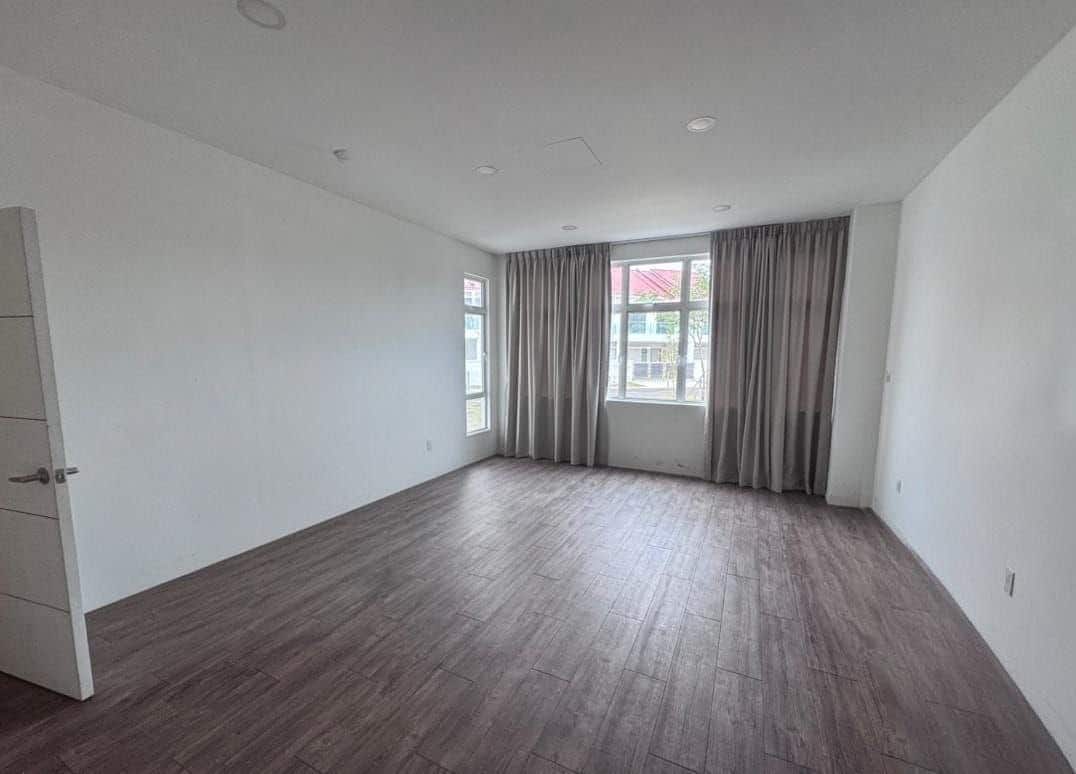 3-Storey Commercial Shoplot Taman Mount Austin 1