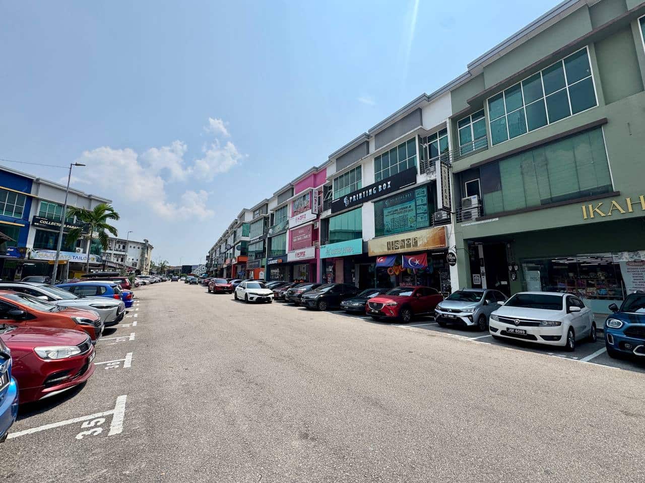 3 Storey Shoplot Intermediate Dataran Larkin 1 3
