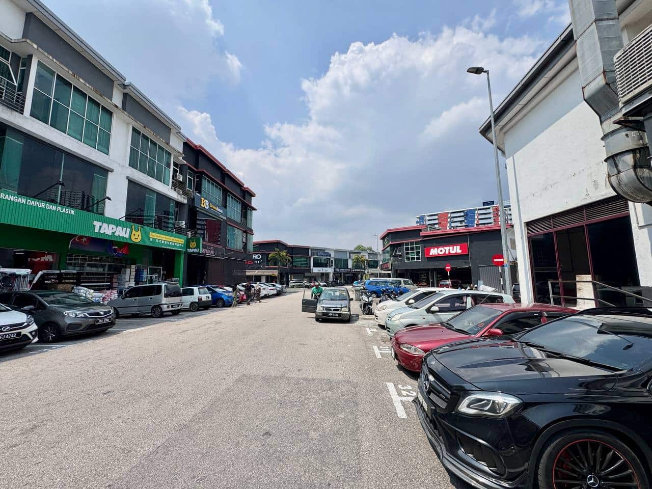 3 Storey Shoplot Intermediate Dataran Larkin 1 6