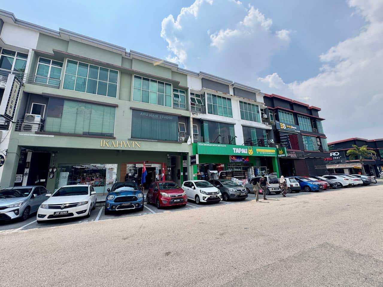 3 Storey Shoplot Intermediate Dataran Larkin 1 1