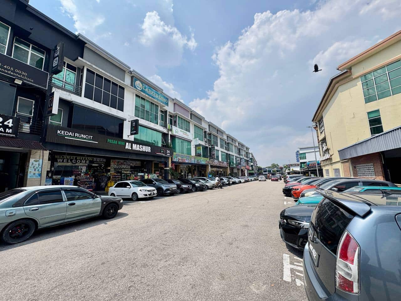 3 Storey Shoplot Intermediate Dataran Larkin 1 8