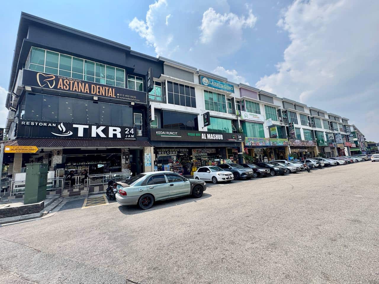 3 Storey Shoplot Intermediate Dataran Larkin 1 7