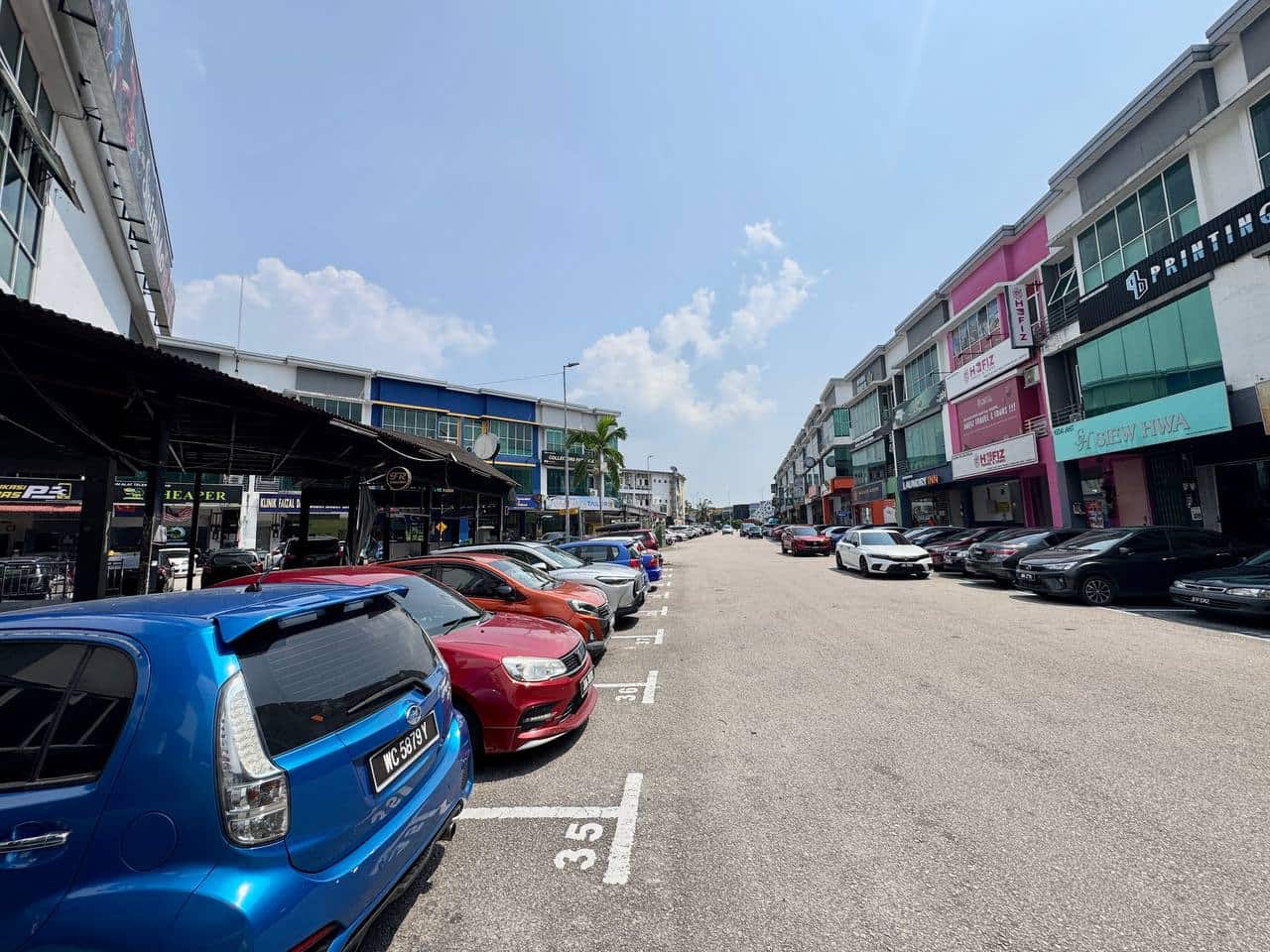 3 Storey Shoplot Intermediate Dataran Larkin 1 5