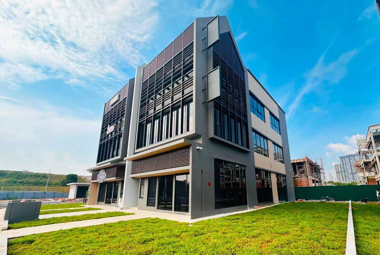 3 Storey Semi-D Shoplot Aurora Avenue 2