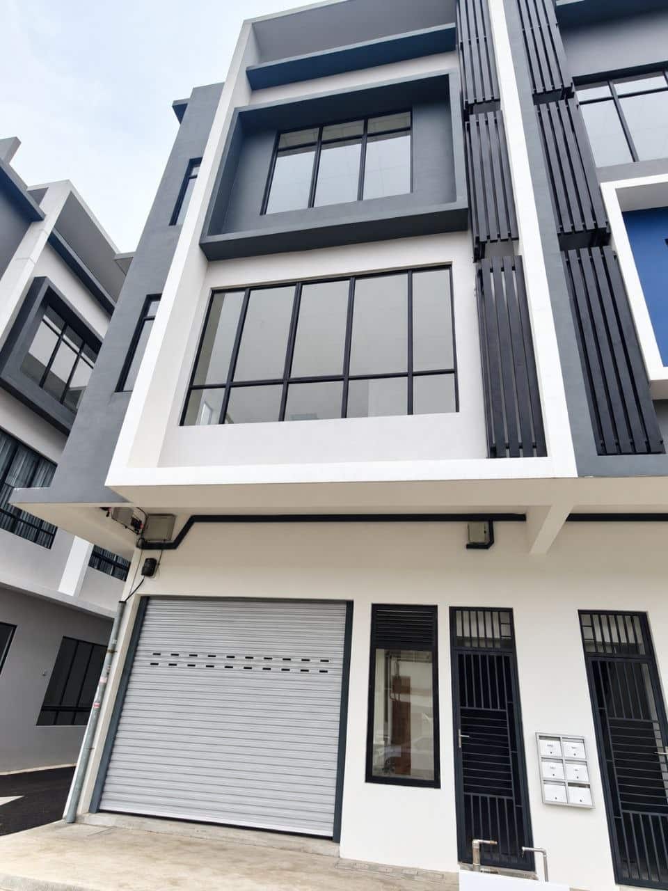 3-Storey Shop Lot Austin Crest