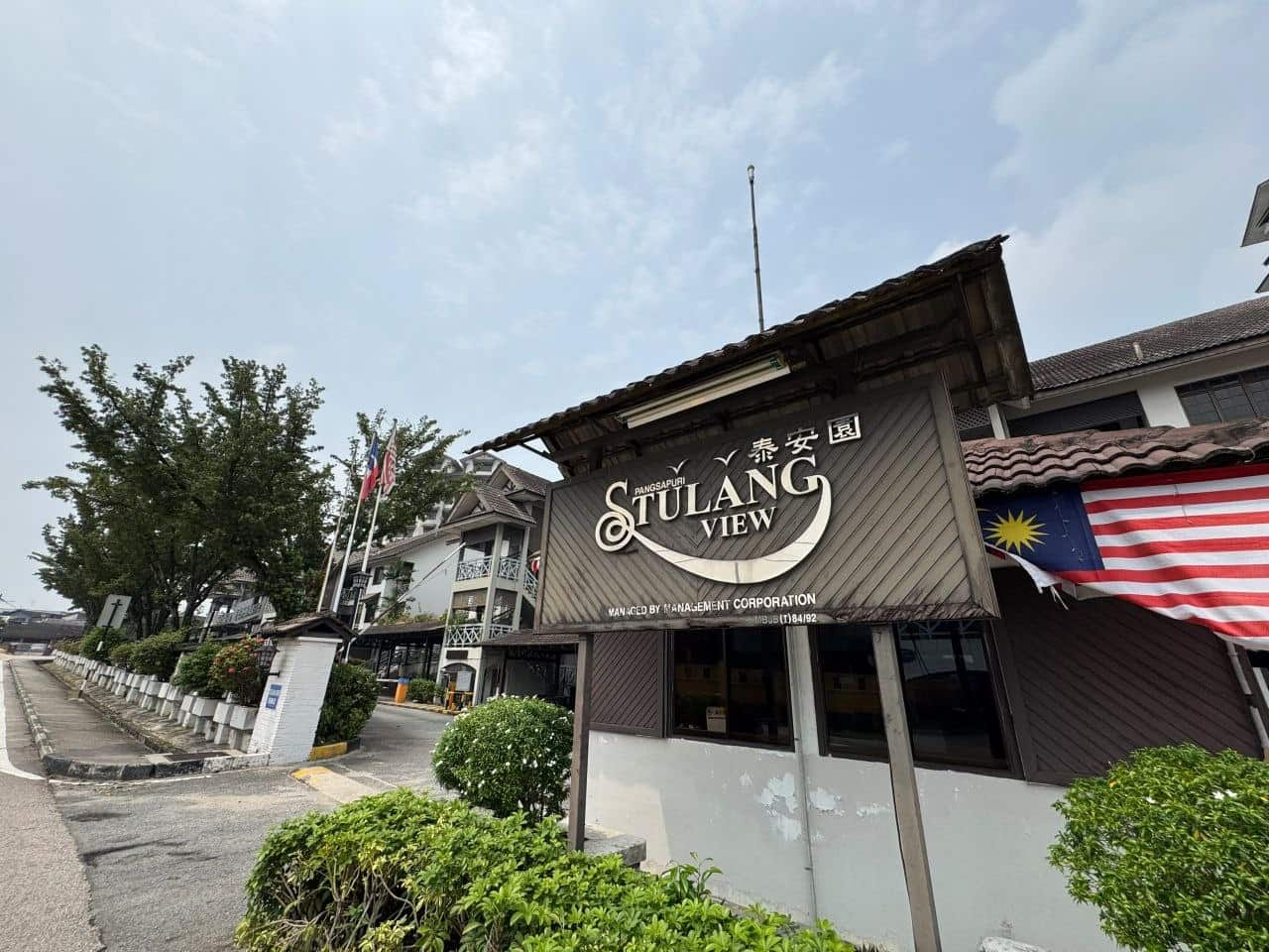 Condominium Taman Pelangi 8