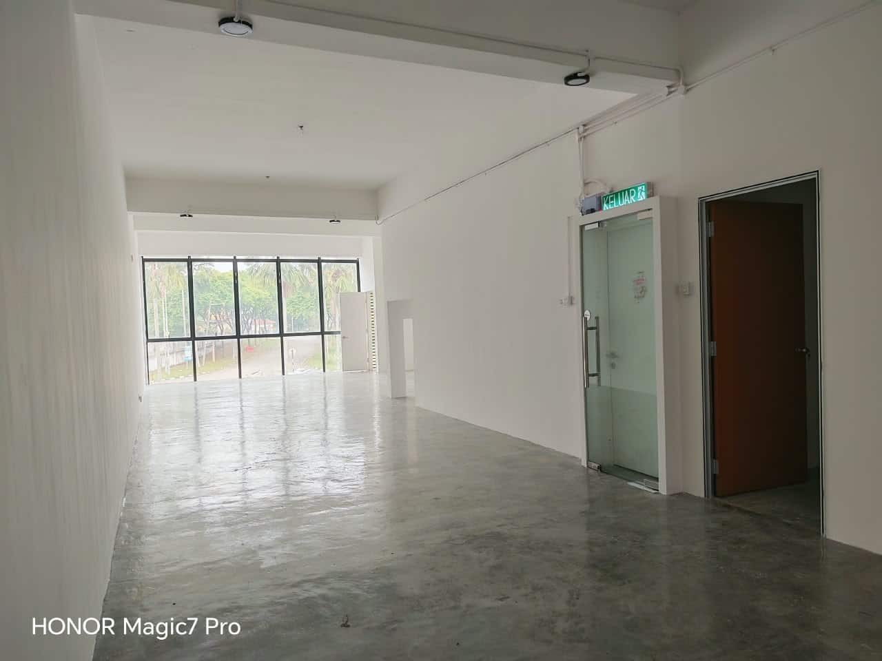 3-Storey Shoplot Tampoi 1