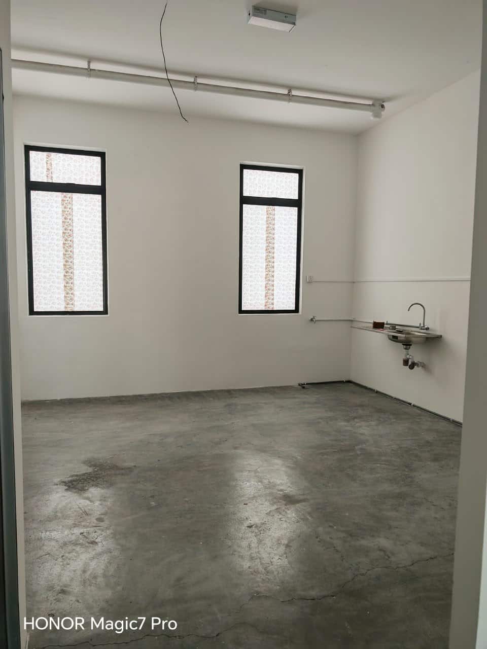 3-Storey Shoplot Tampoi 3
