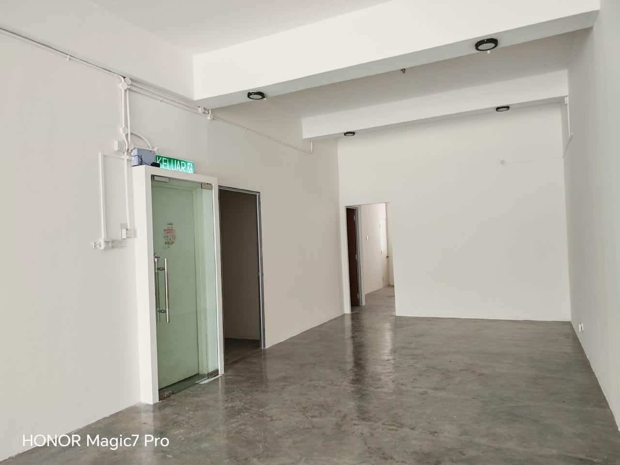 3-Storey Shoplot Tampoi 2