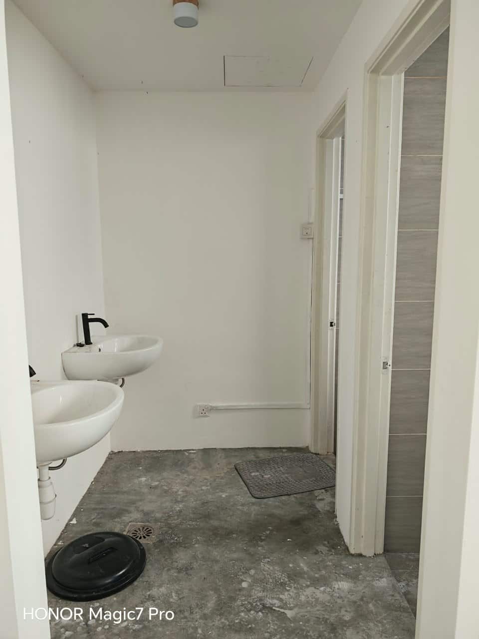3-Storey Shoplot Tampoi 4