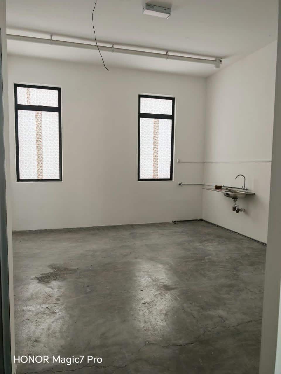 3-Storey Shoplot Tampoi 4