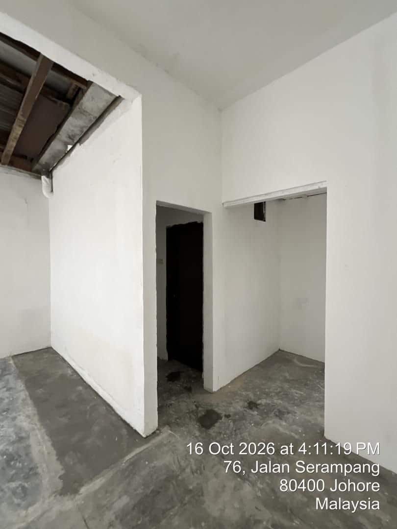 3-Storey Shoplot Jalan Serampang 8