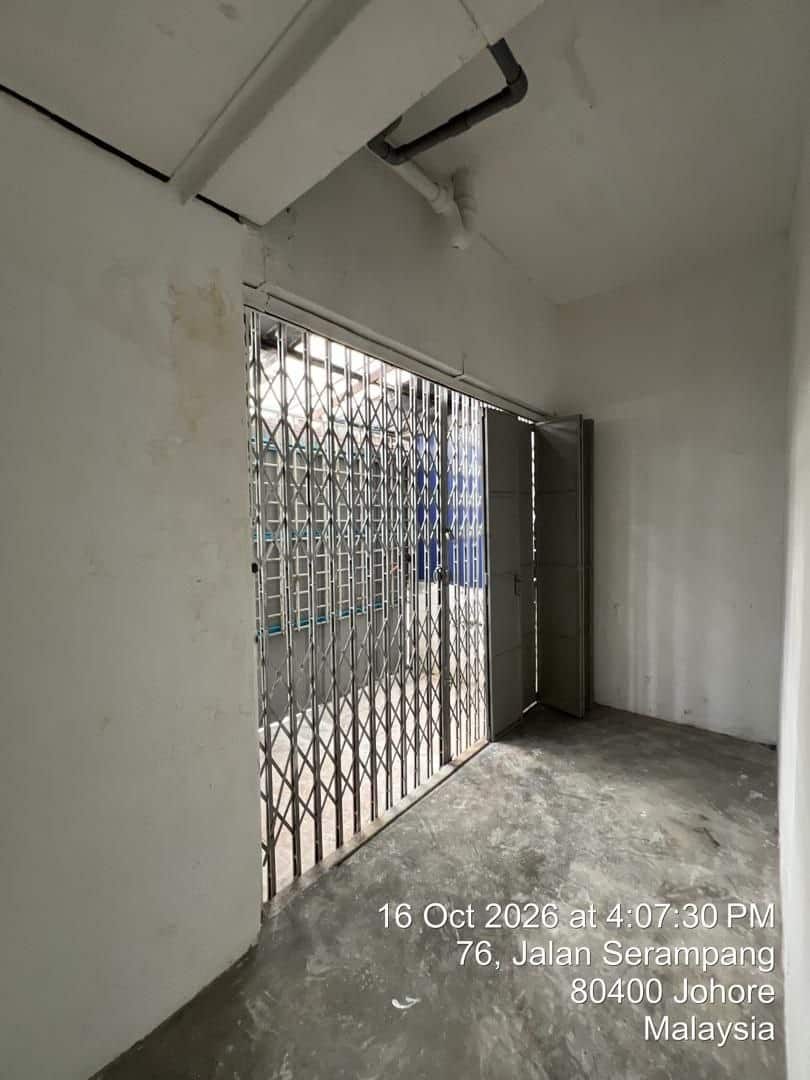 3-Storey Shoplot Jalan Serampang 9