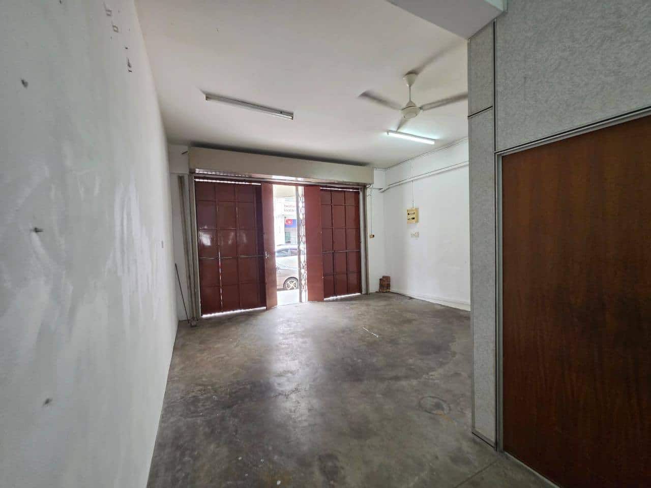 Ground Floor Shoplot Taman Austin Perdana 4