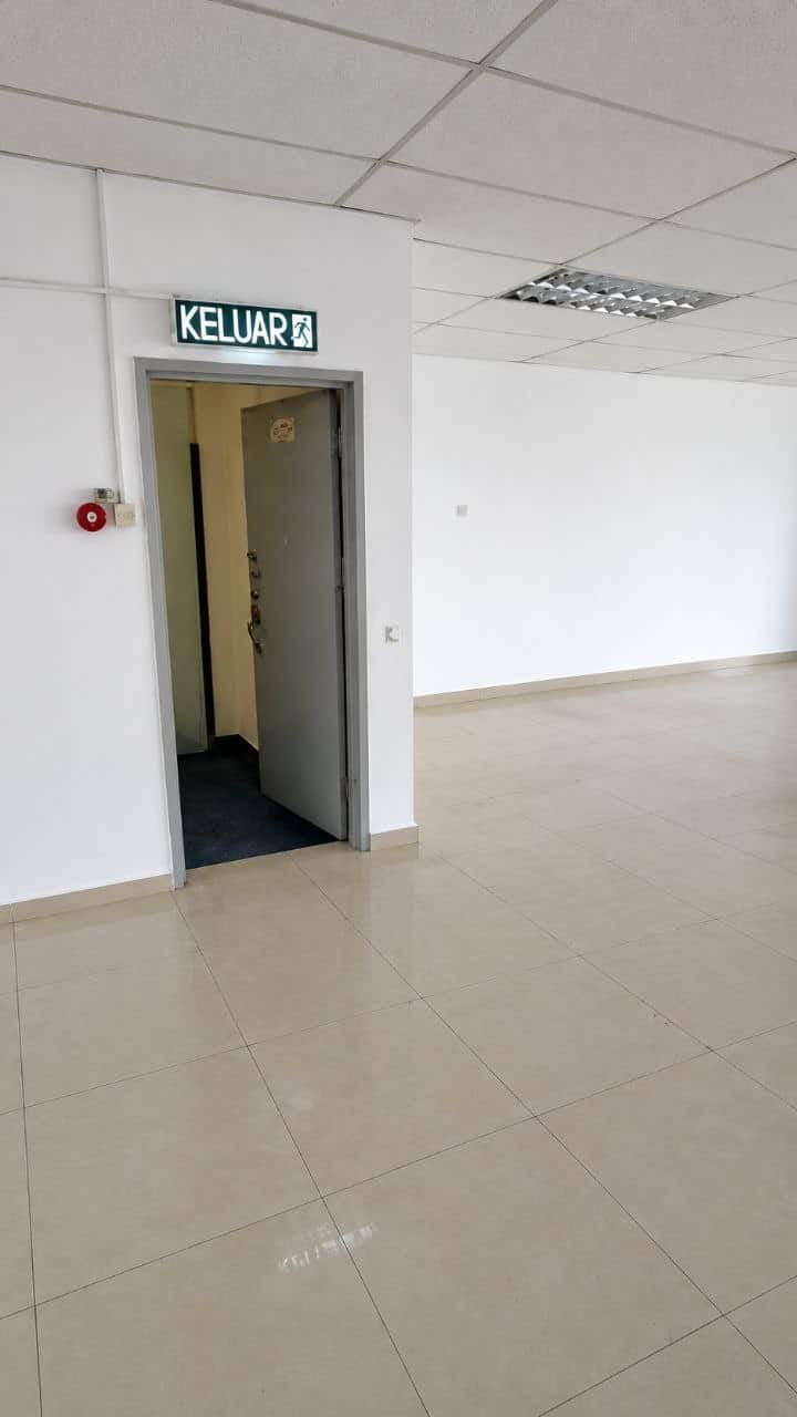 3-Storey Shoplot Taman Molek 5