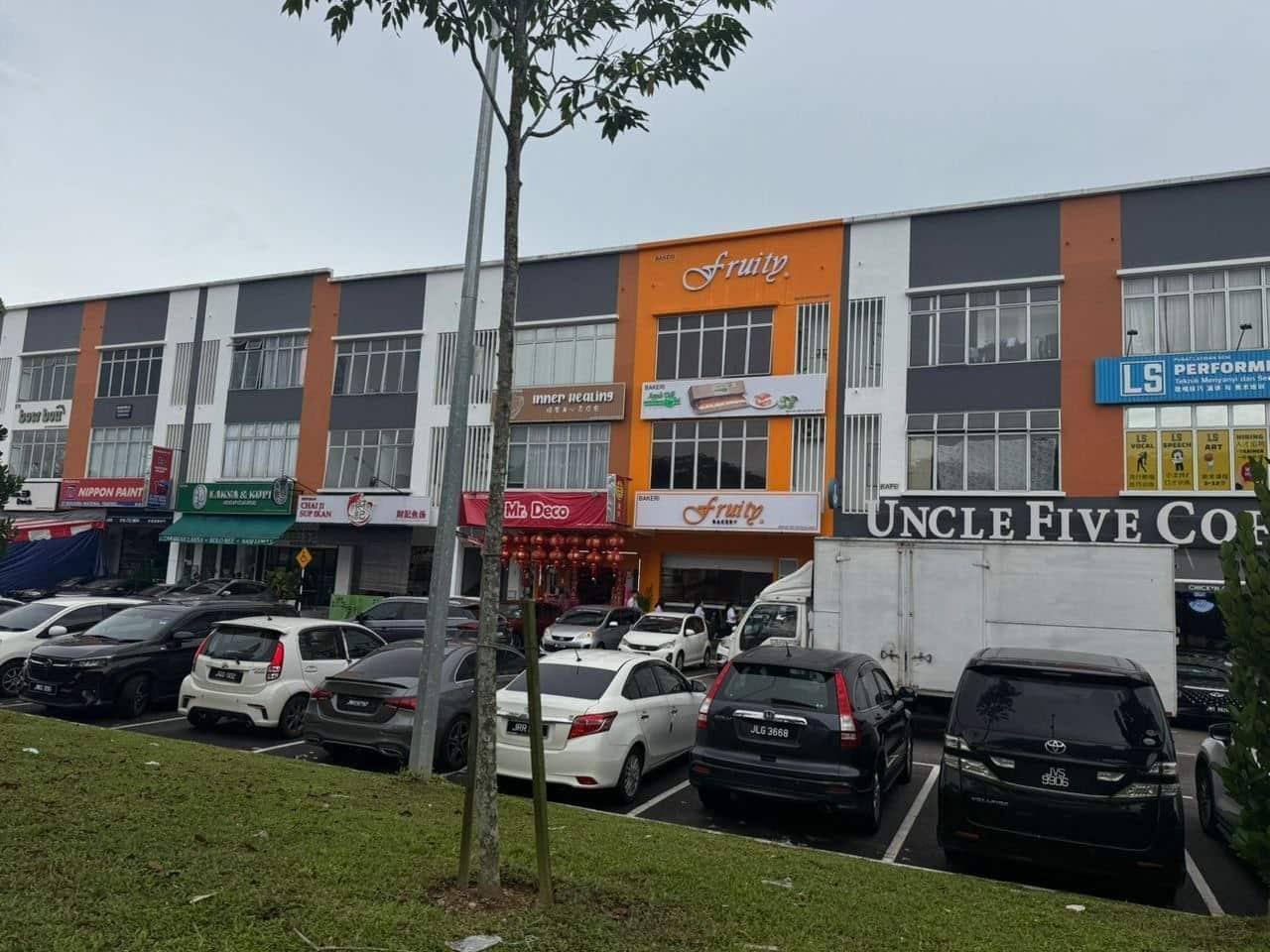 3-Storey Shoplot Emerald Business Park @ Austin Crest 4