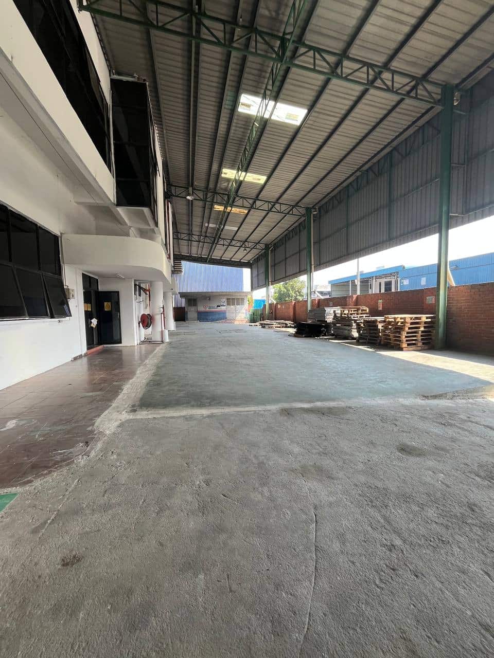 Double Storey Semi-D Factory (2 units adjoining) Desa Cemerlang 2