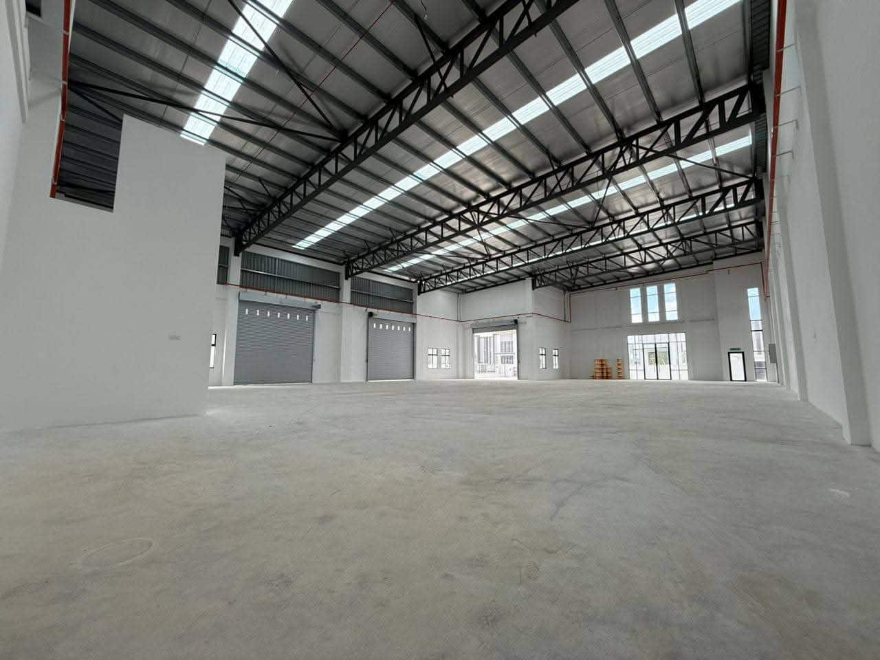 Semi Detached Factory Eco Business Park 1 3