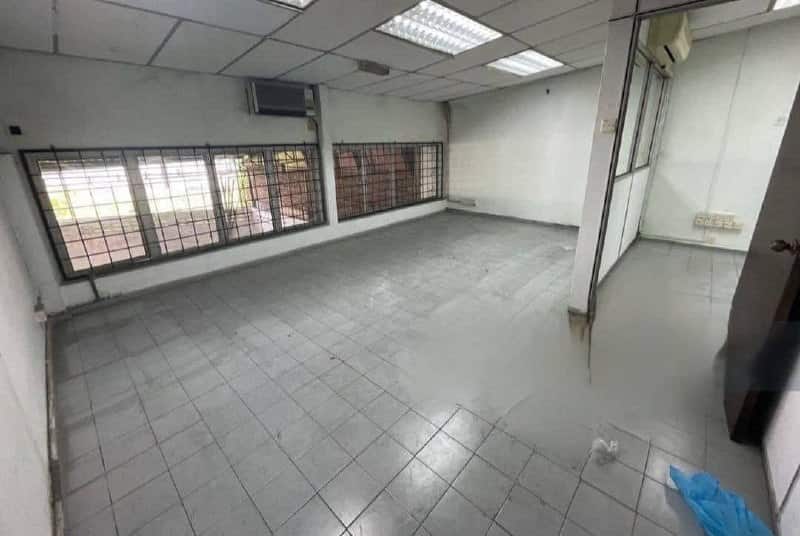 1.5 Storey Semi-D Factory Light Industrial Taman Daya 6