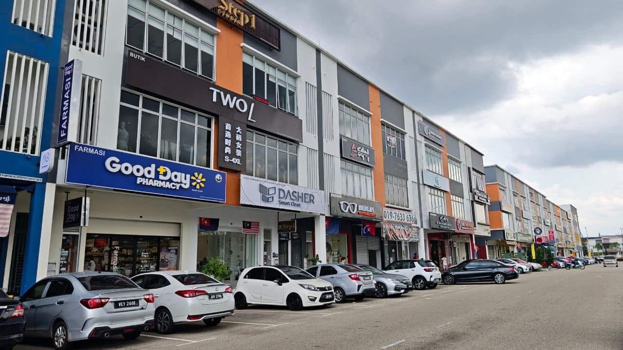 3-Storey Shoplot Austin Crest