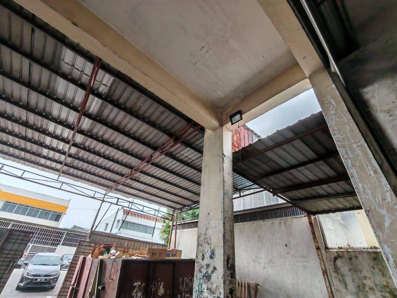 Intermediate Lot Taman Universiti jln perdagangan
