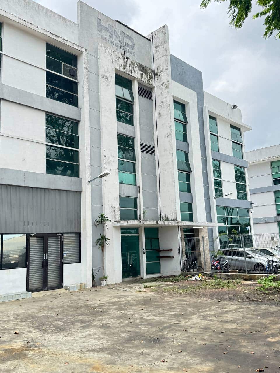 3 storey Cluster Factory Mount Austin