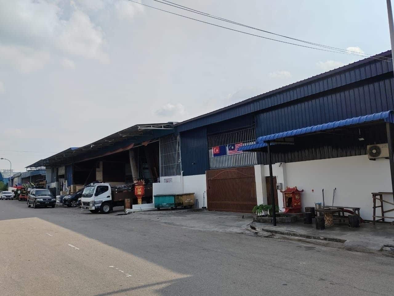 1.5 Storey Semi-D Factory Tan Sri Yaacob