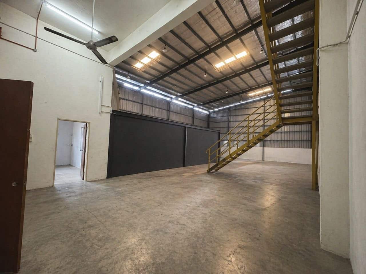 Semi Detached factory (1.5storey office building) Plentong 2