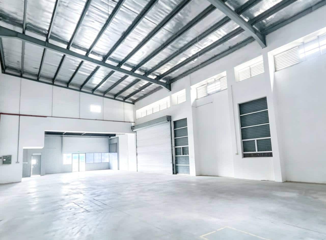 3 Storey Cluster Factory Taman Mount Austin 4