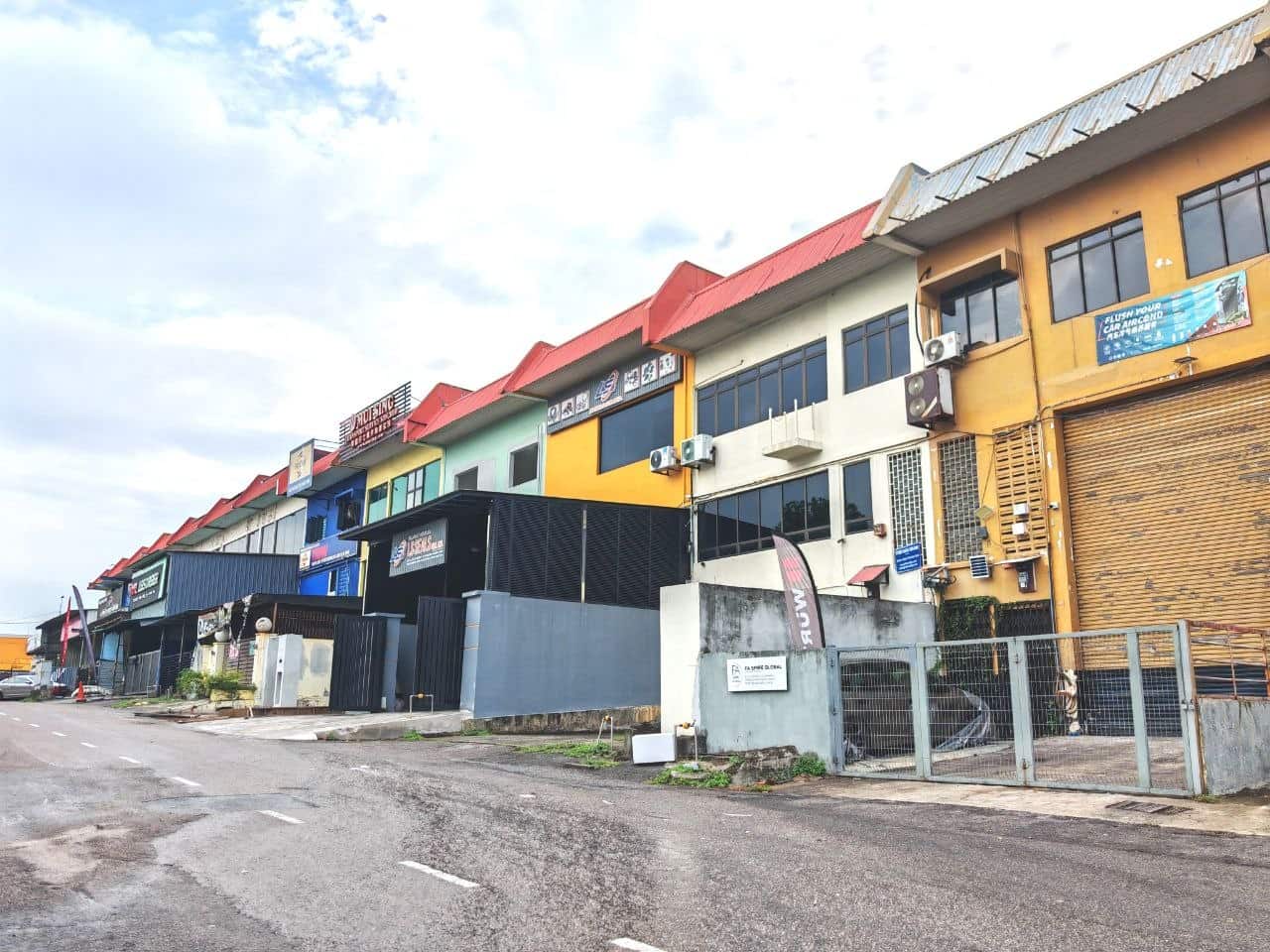 1.5 Storey Terrace Factory Tampoi 1