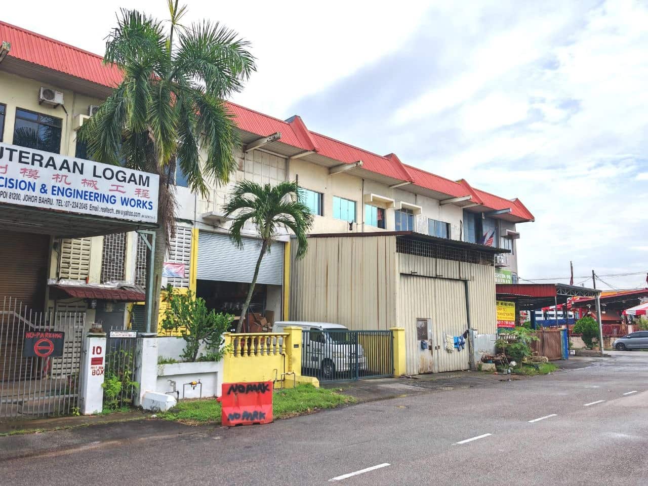1.5 Storey Terrace Factory Tampoi 4