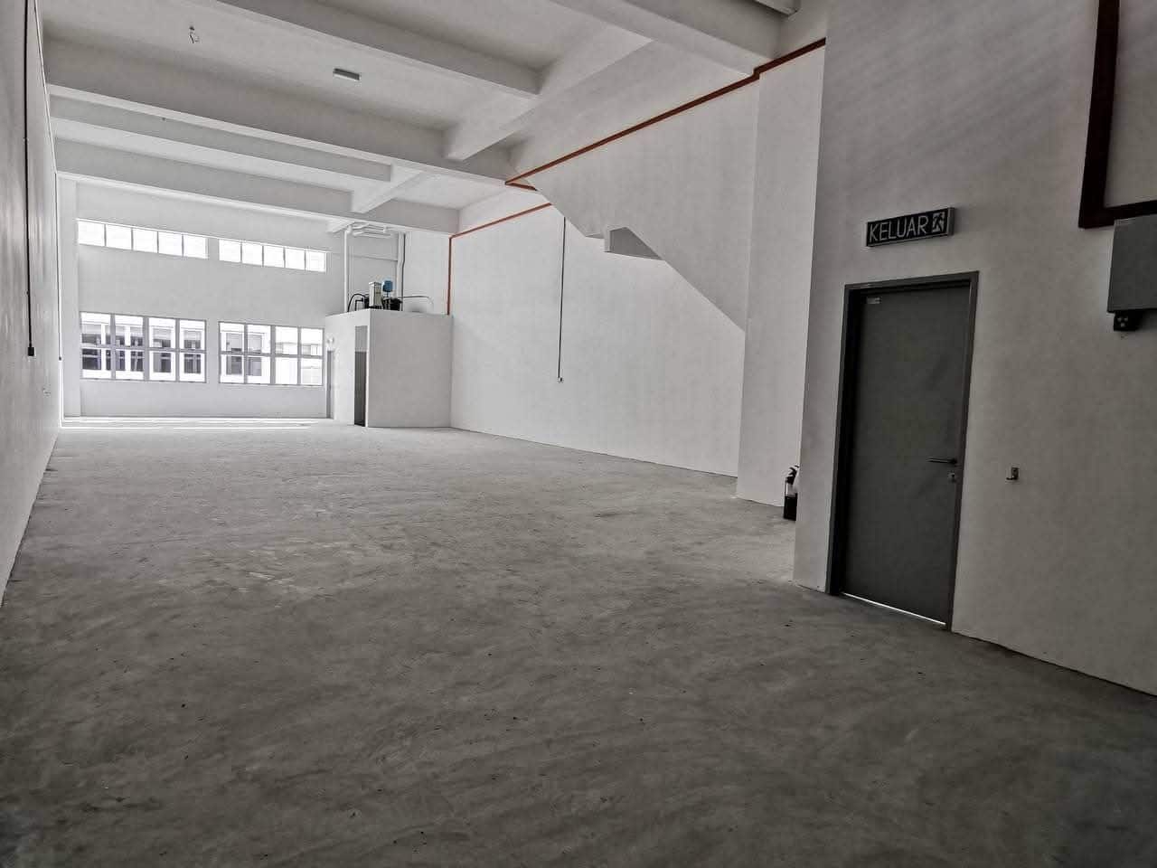 1.5 sty terrace factory Taman Mount Austin 3