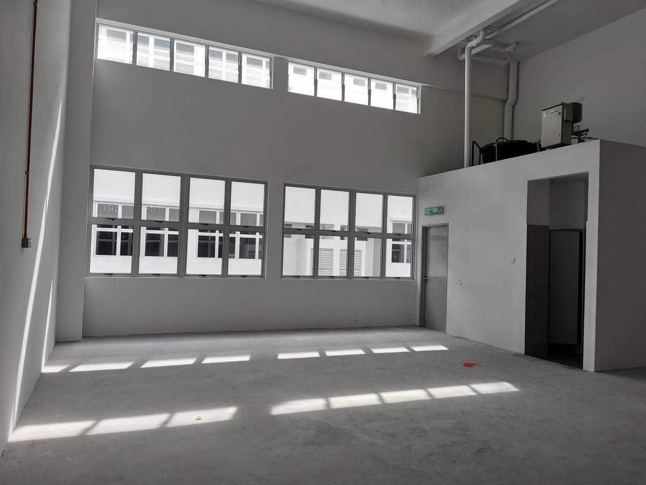 1.5 sty terrace factory Taman Mount Austin 4