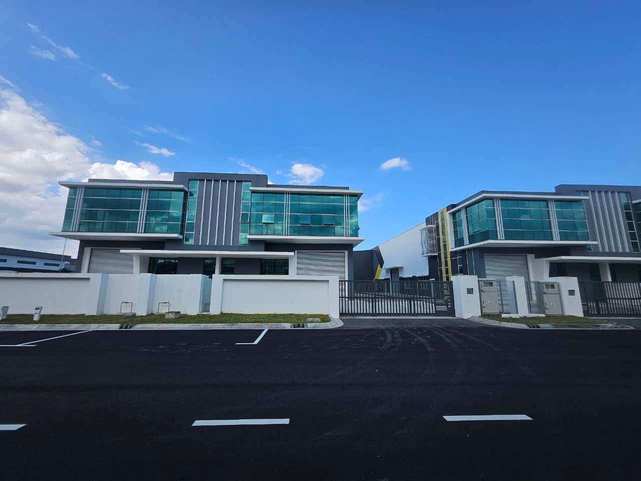 1.5 Storey Cluster Factory Desa Cemerlang 1