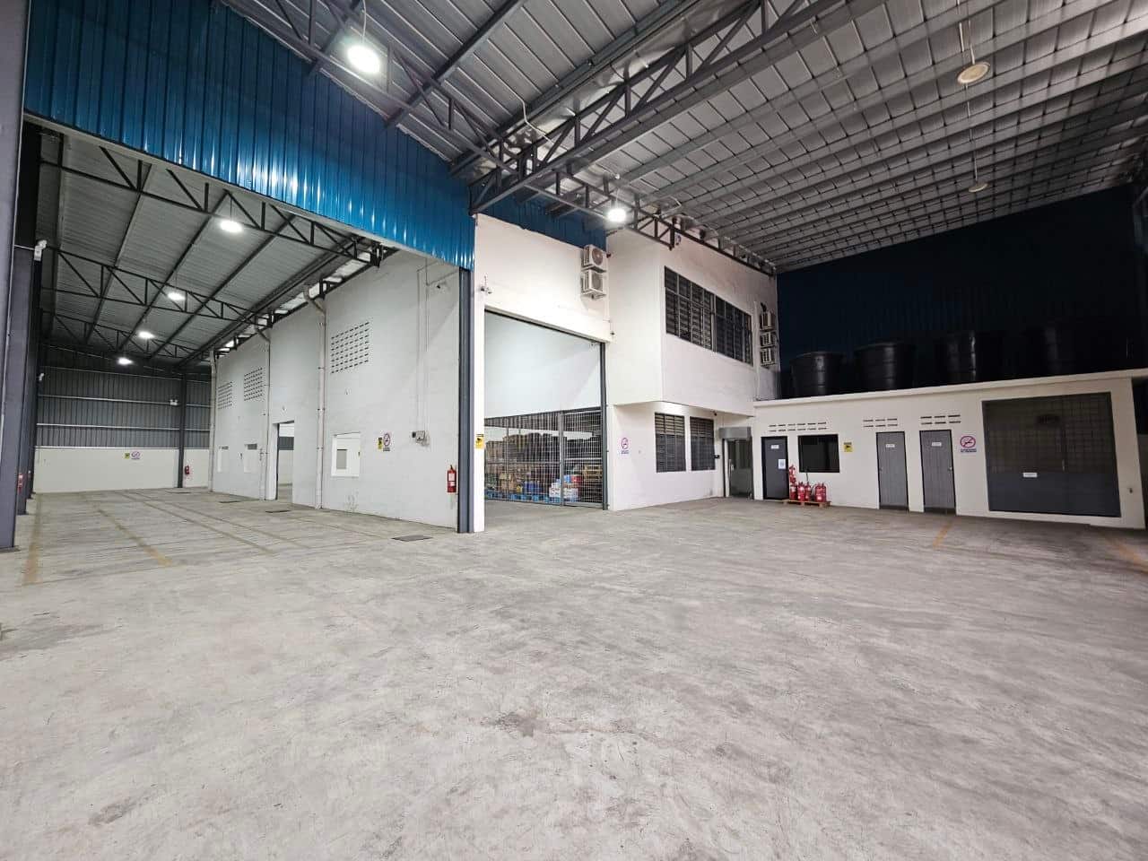 1.5 Storey Semi D Permas Jaya 1