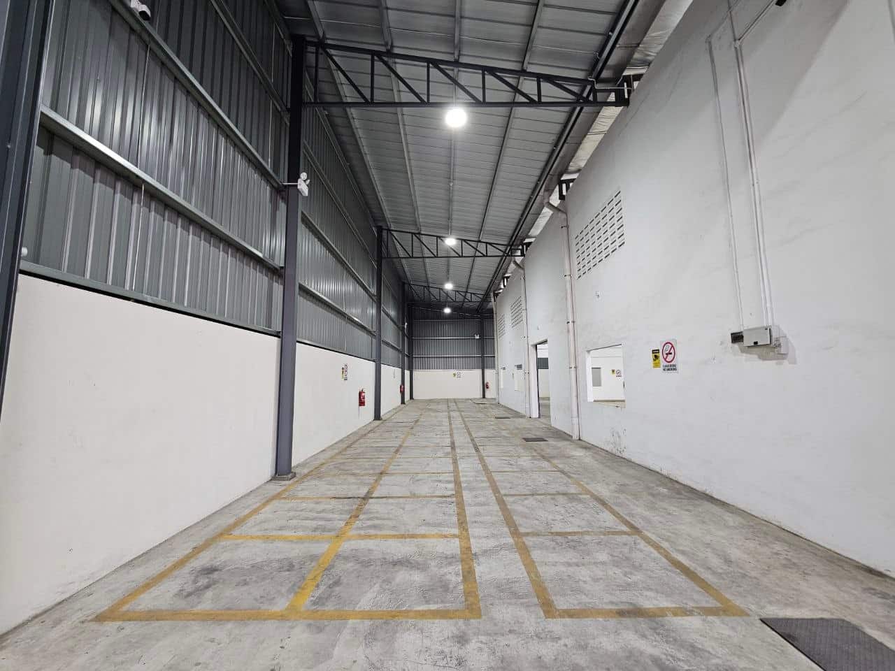 1.5 Storey Semi D Permas Jaya 5