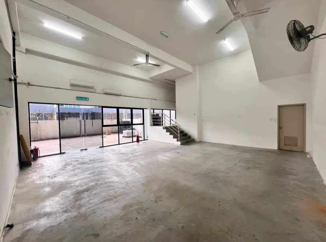 1.5-Storey Terrace Factory Taman Mount Austin 1