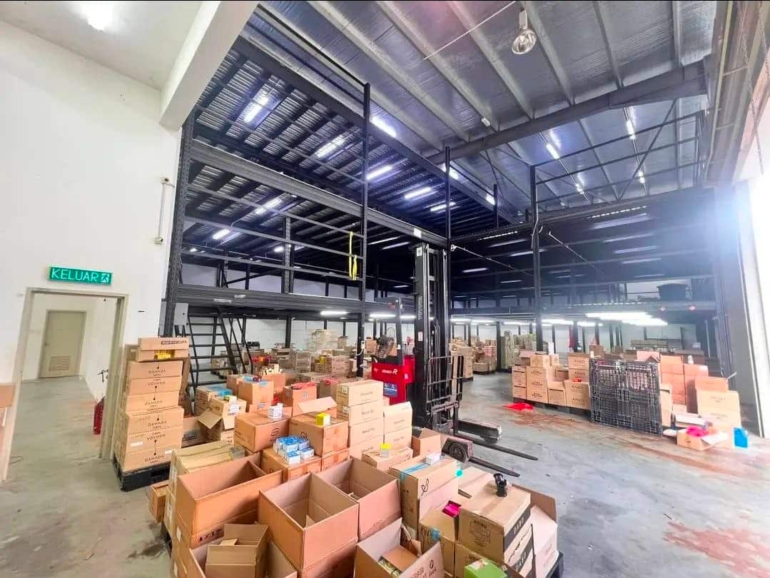 1.5-Storey Terrace Factory Taman Mount Austin 2