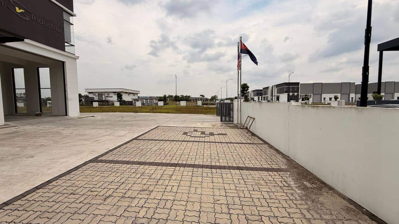 Industrial Factory Ekoperniagaan 8 6