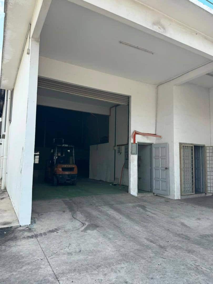 1.5-Storey Semi-D Factory Kempas Utama 1