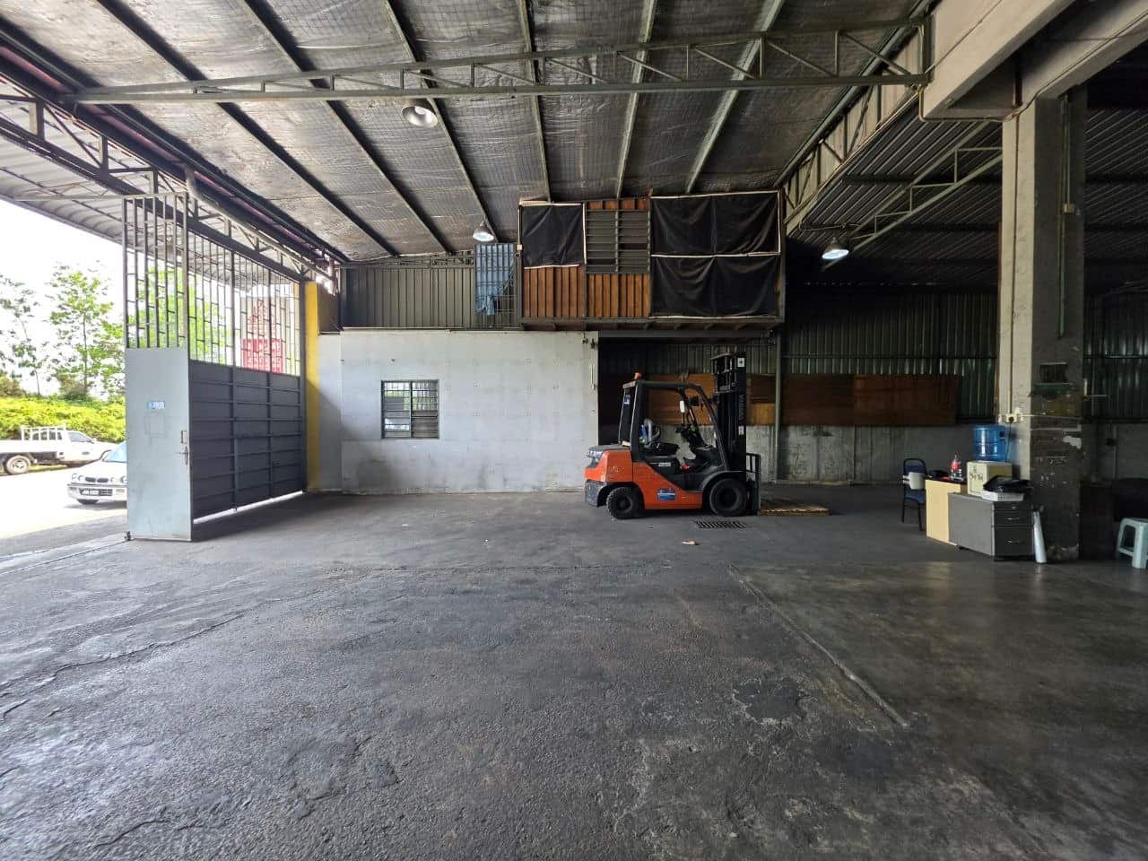 1.5 Storey Semi-D Factory Impian Emas 4